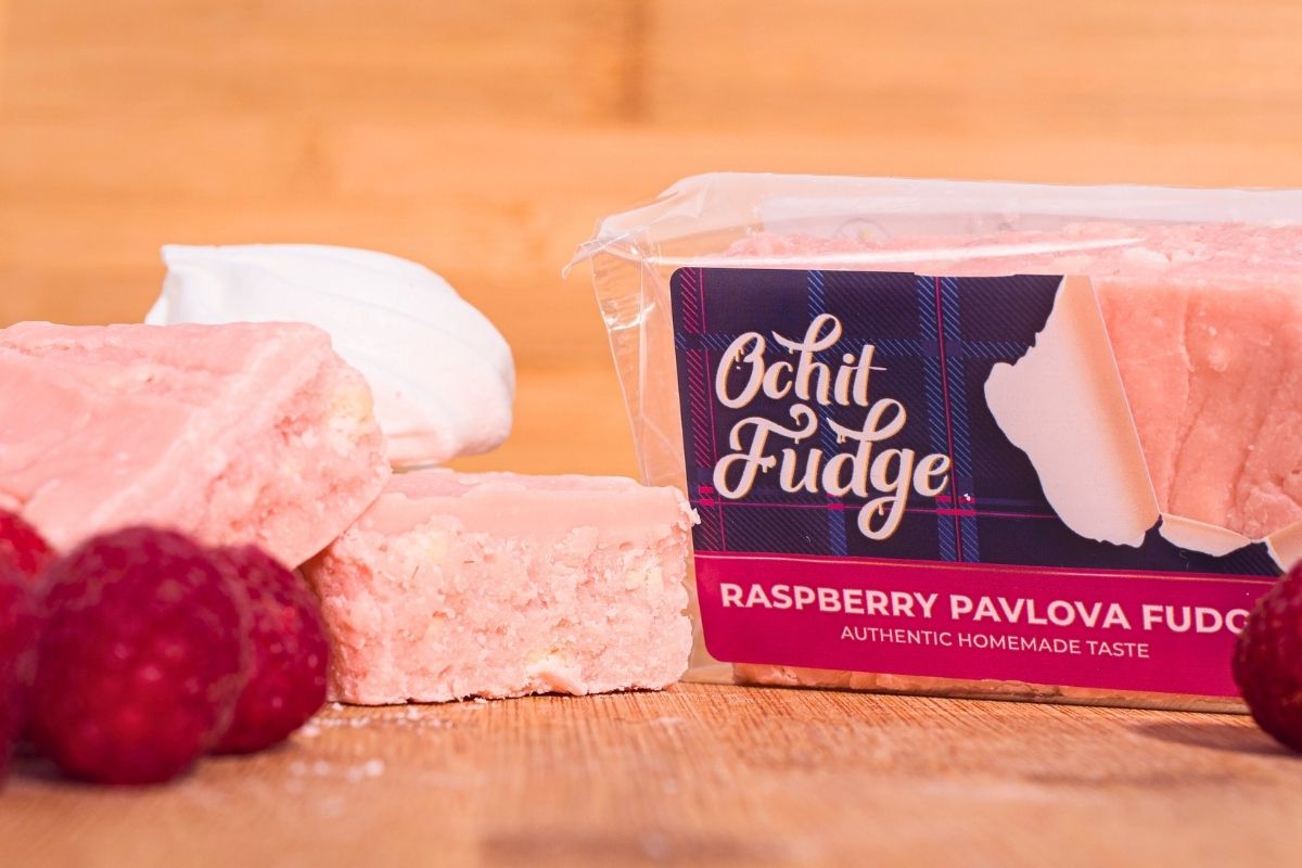 Raspberry Pavlova Fudge